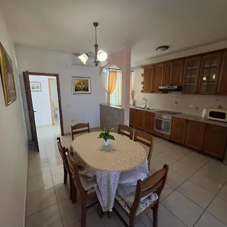 Mate Cebalo Apartamento *