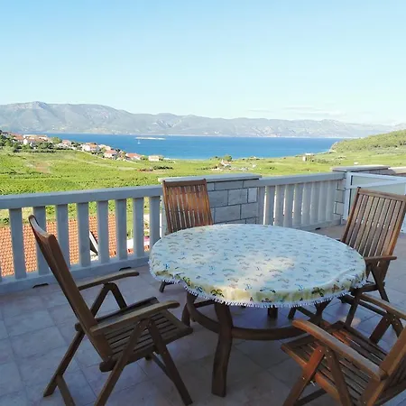 Mate Cebalo Apartment Lumbarda